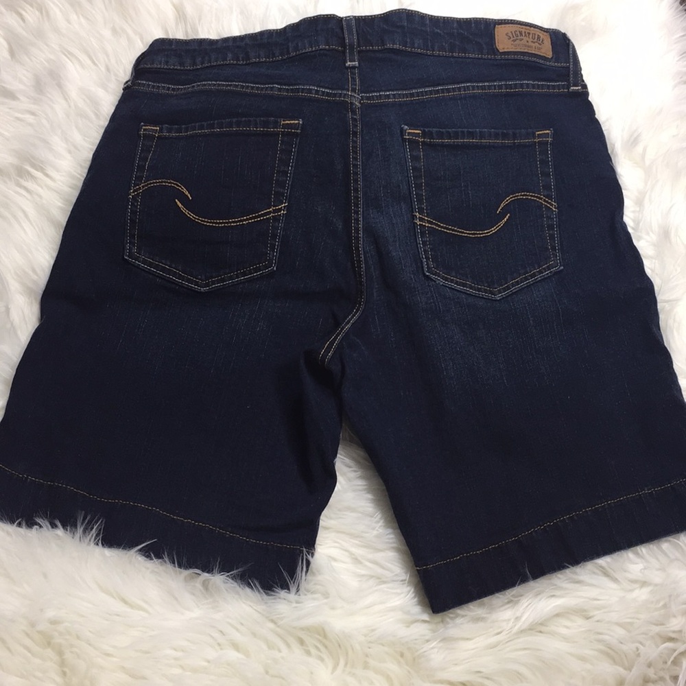 🎉Levi’s Signature Bermuda Jean Shorts 12 - Picture 2 of 4
